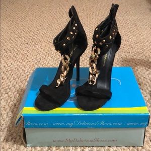 Wild diva black heels Cuban link